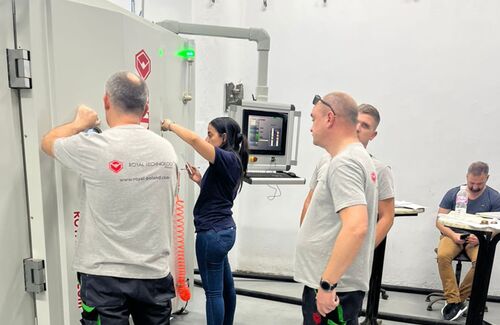 Son şirket haberleri Royal Technology'nin Termal Buharlaştırma Kaplayıcıları ile Kaplama Verimliliğini ve Film Kalitesini Artırın