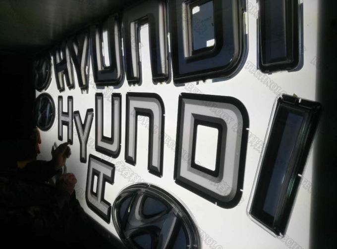 Araba Logosu Termal Buharlaştırma Kaplama Ünitesi, PMMA Otomotiv Logo Billboard Kromlama Makinesi